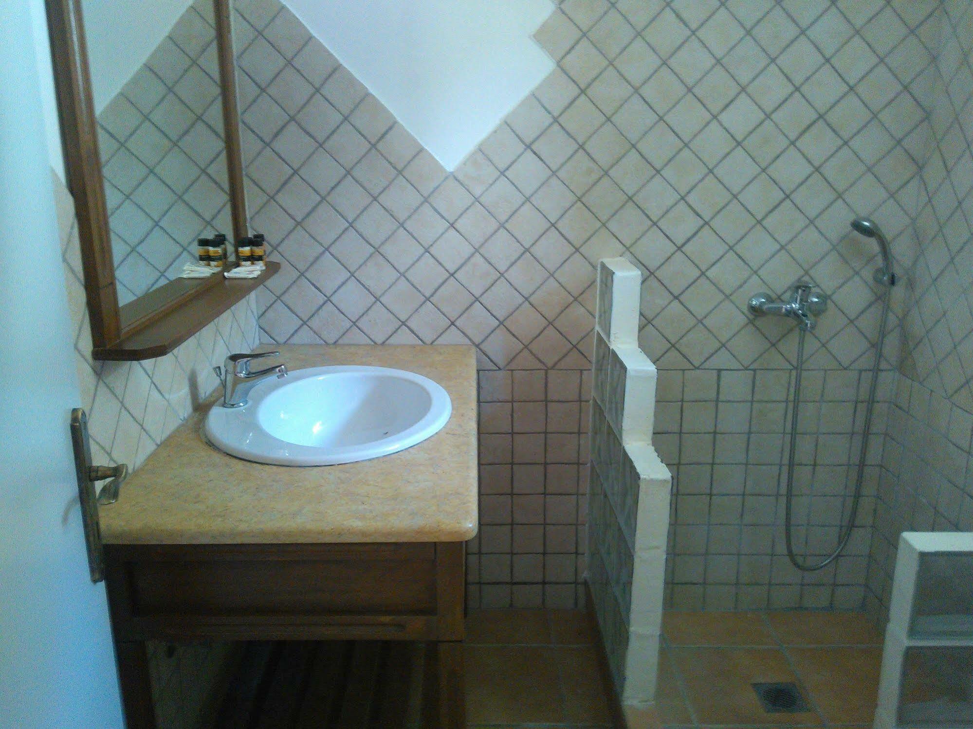Onar Mani Suites Néon Oítilon Extérieur photo